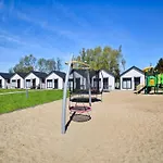 Comfortable, Single-story Homes * Łazy