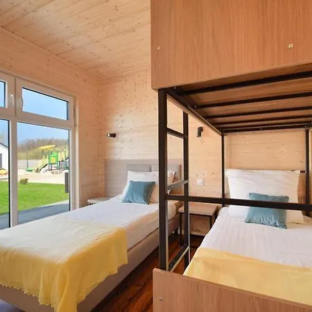 Cozy Homes For 4 People, Azy