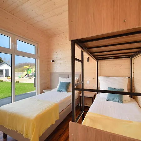 Comfortable, Single-story Homes Nyaraló *